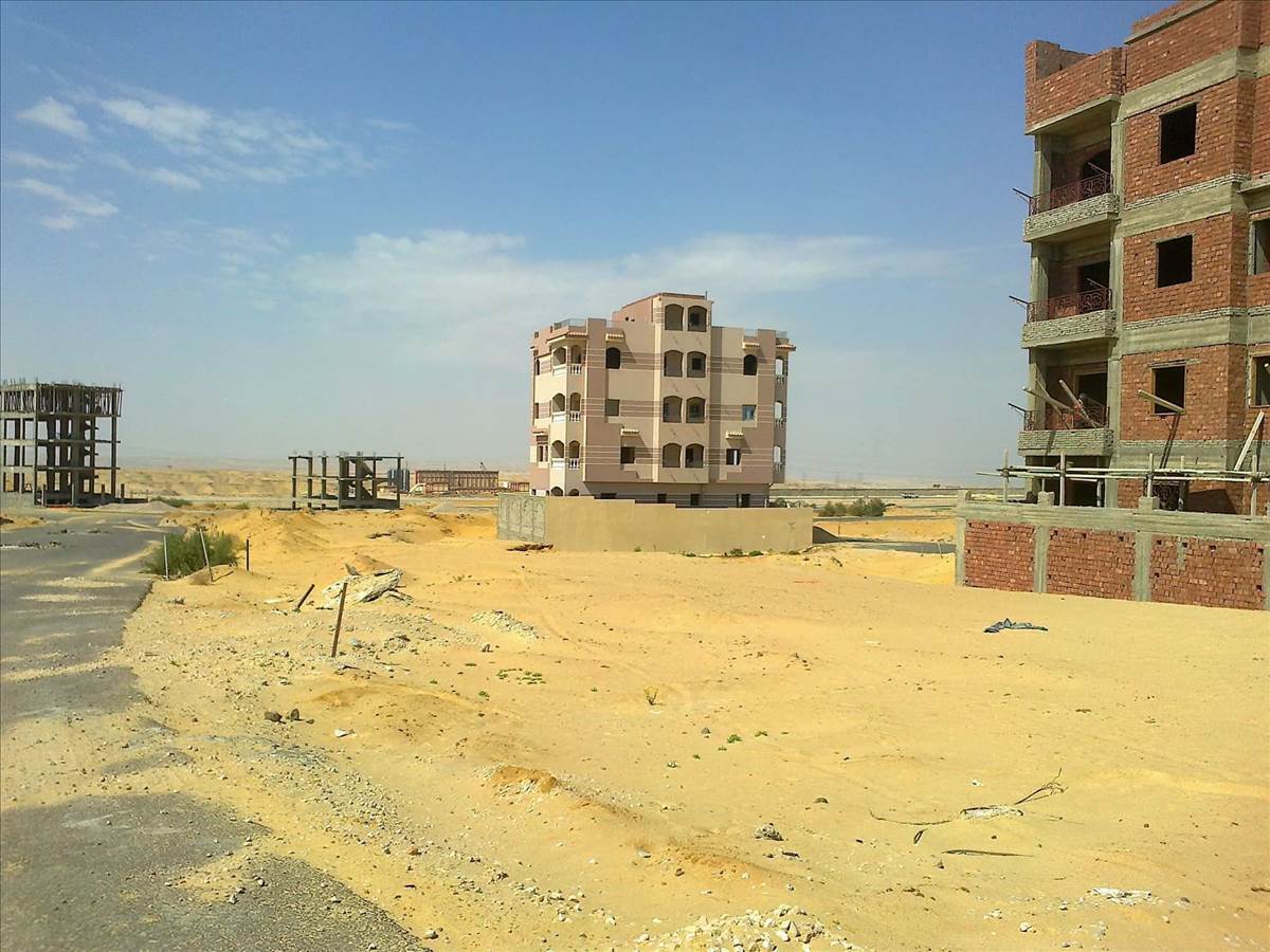 ارض للبيع بالتجمع الخامس 280م في منطقة ابو الهول 3 ب واجه بحري وغير مجروحه 